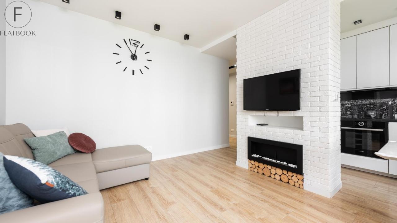 Flatbook - Seaside Spectrum Apartment *